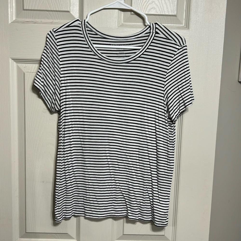 American eagle black and white soft and sexy tee